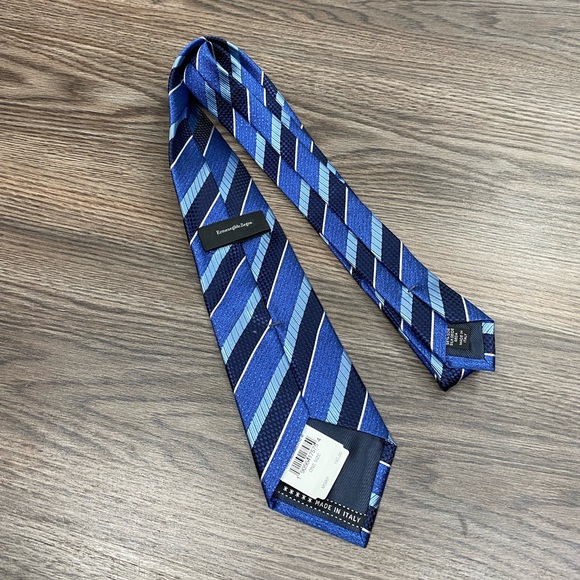 Ermenegildo Zegna NWT Blue & Navy Stripe Silk Tie